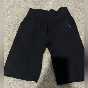 Gymshark black short